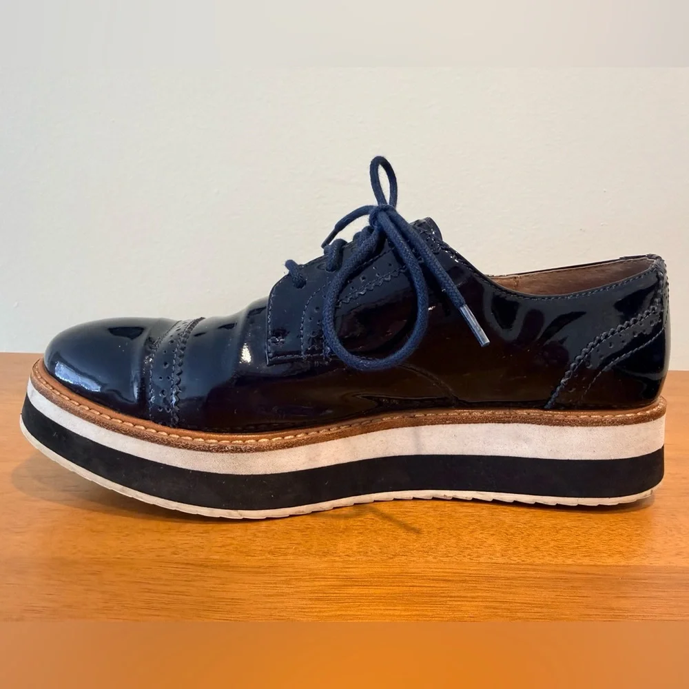 Halogen x Atlantic-Pacific Gabriela Flatform Derby in Navy and White